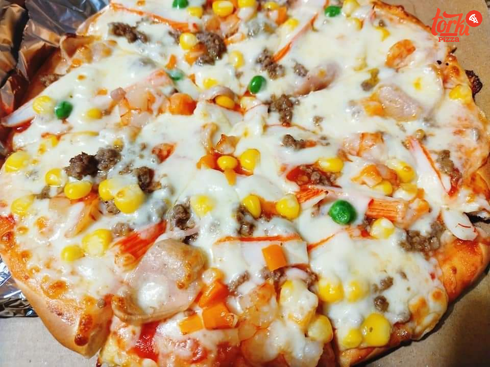 Cách làm pizza xúc xích phô mai siêu thơm ngon 