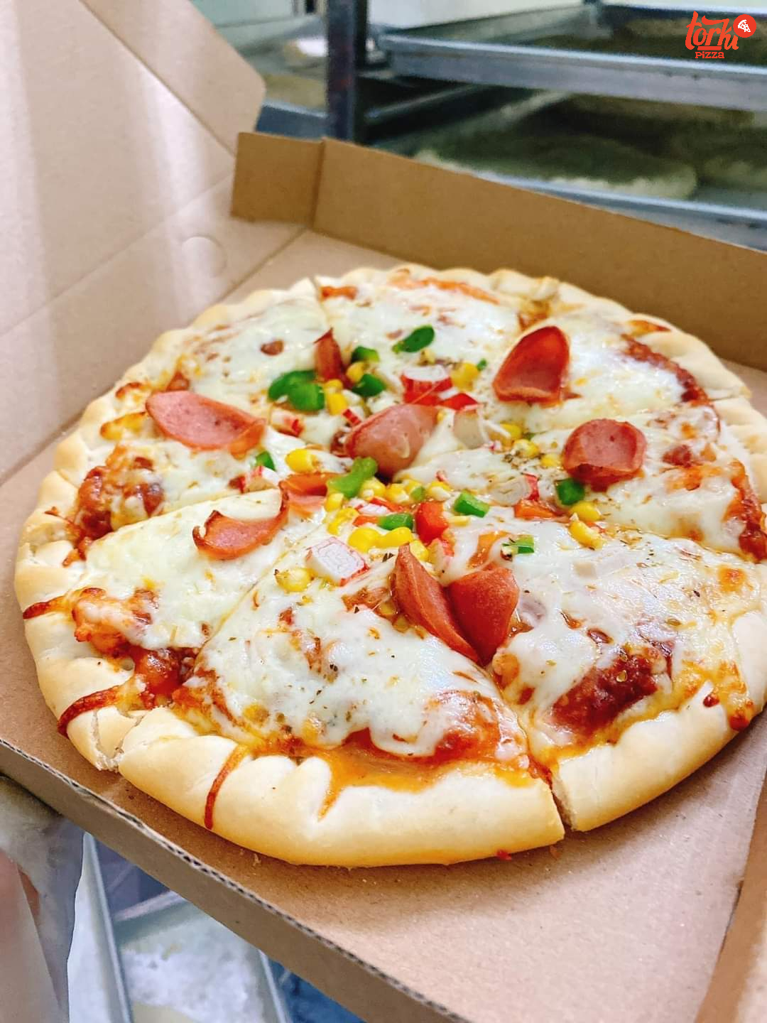 Trang trí bánh Pizza xúc xích sao cho đẹp mắt nhất